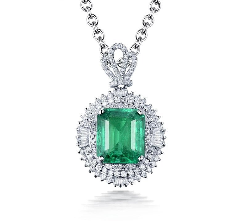 18Kt White Gold Diamonds 4.50 ct Emerald Pendant (Unisex)