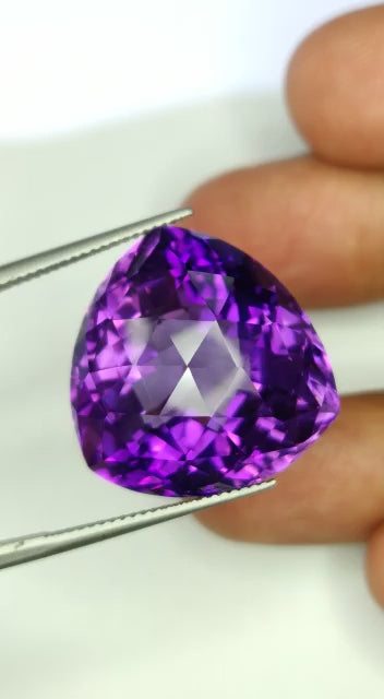 Natural Amethyst 39.85 carats, fancy trillion cut, deep purple gemstone from Bolivia, untreated