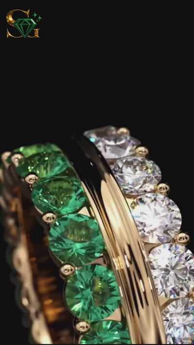 Grandeur Tsavo Ring in 18K yellow gold, set with vivid green tsavorites and brilliant white diamonds
