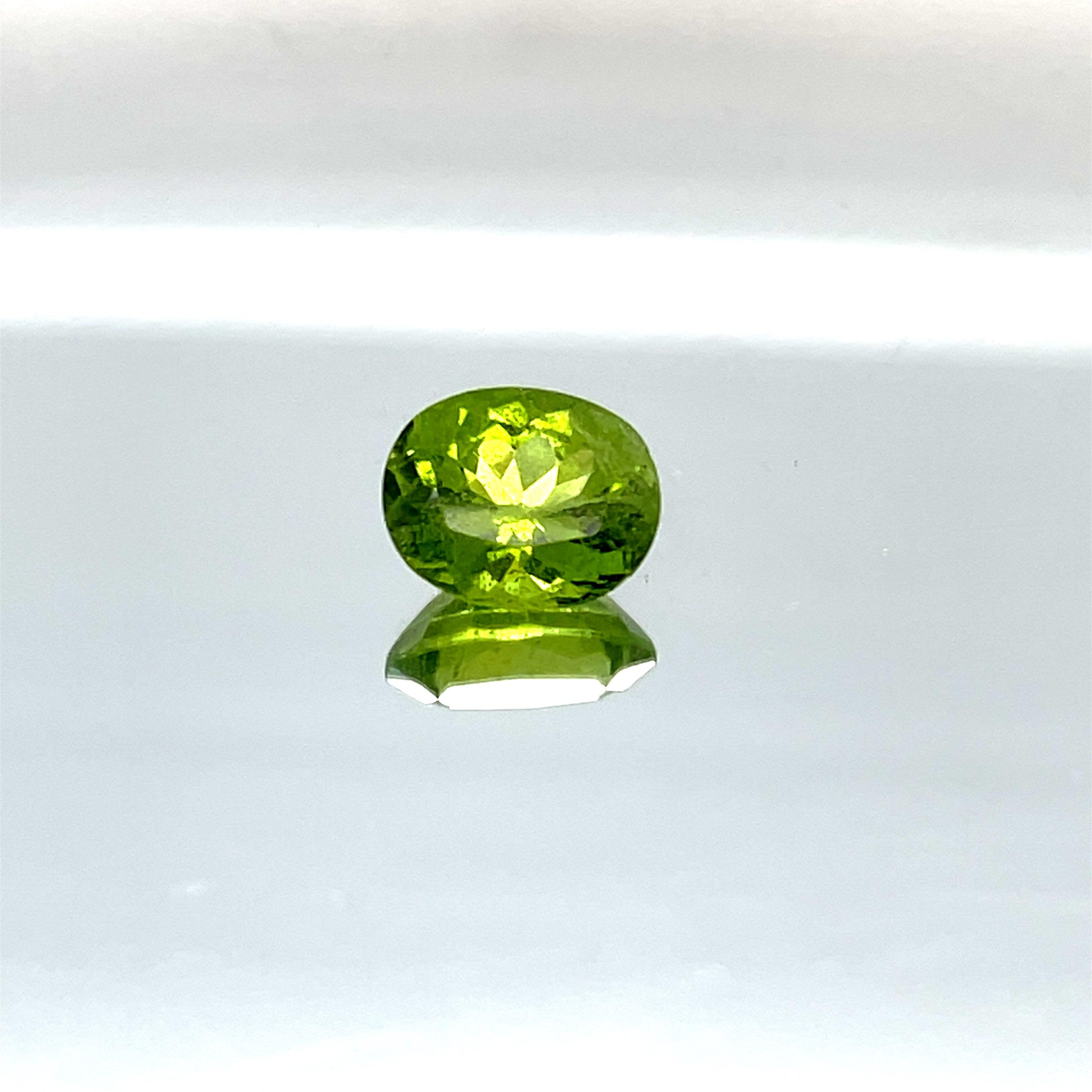Natural Peridot 3.55 ct – Green, Oval Cut, Untreated