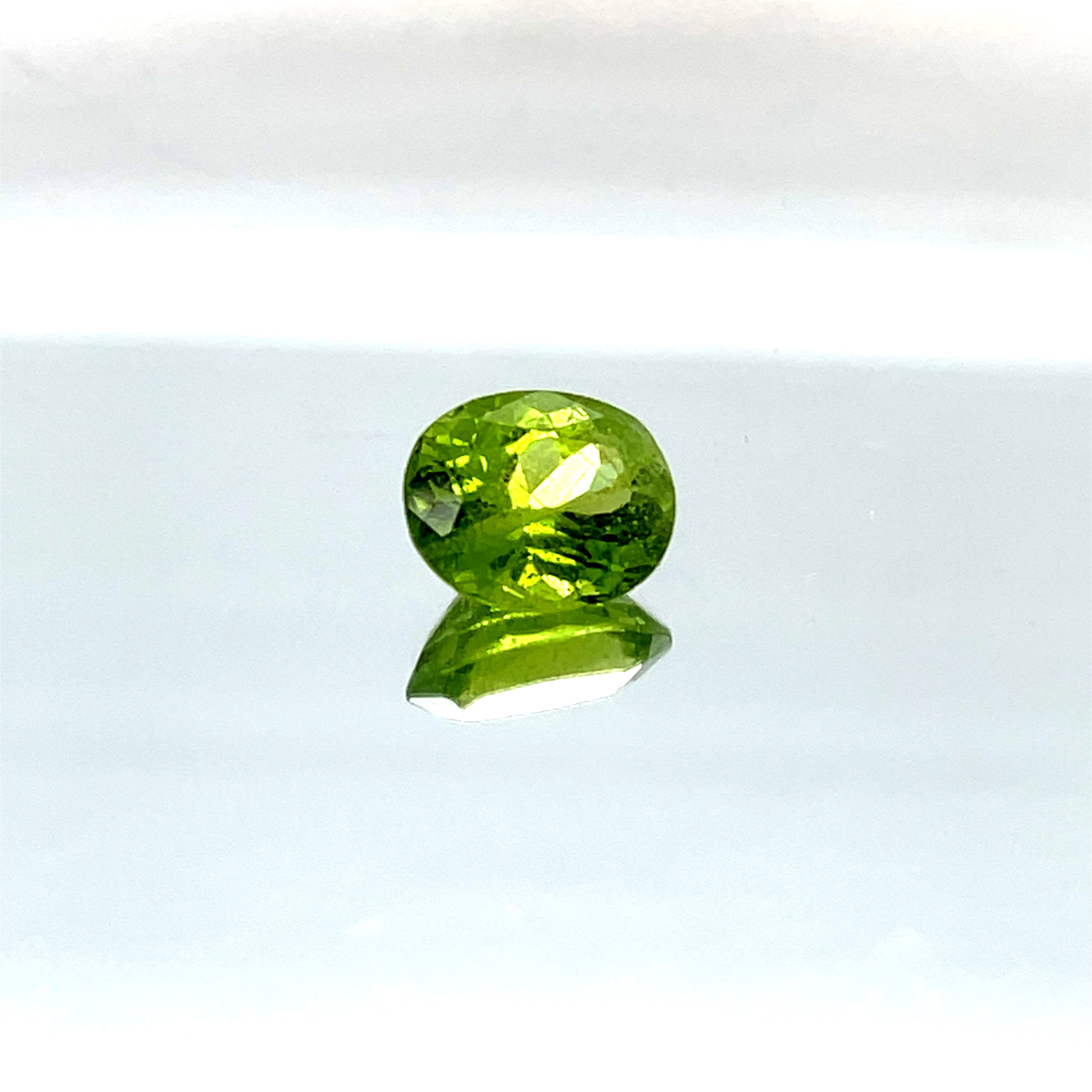 Natural Peridot 3.55 ct – Green, Oval Cut, Untreated