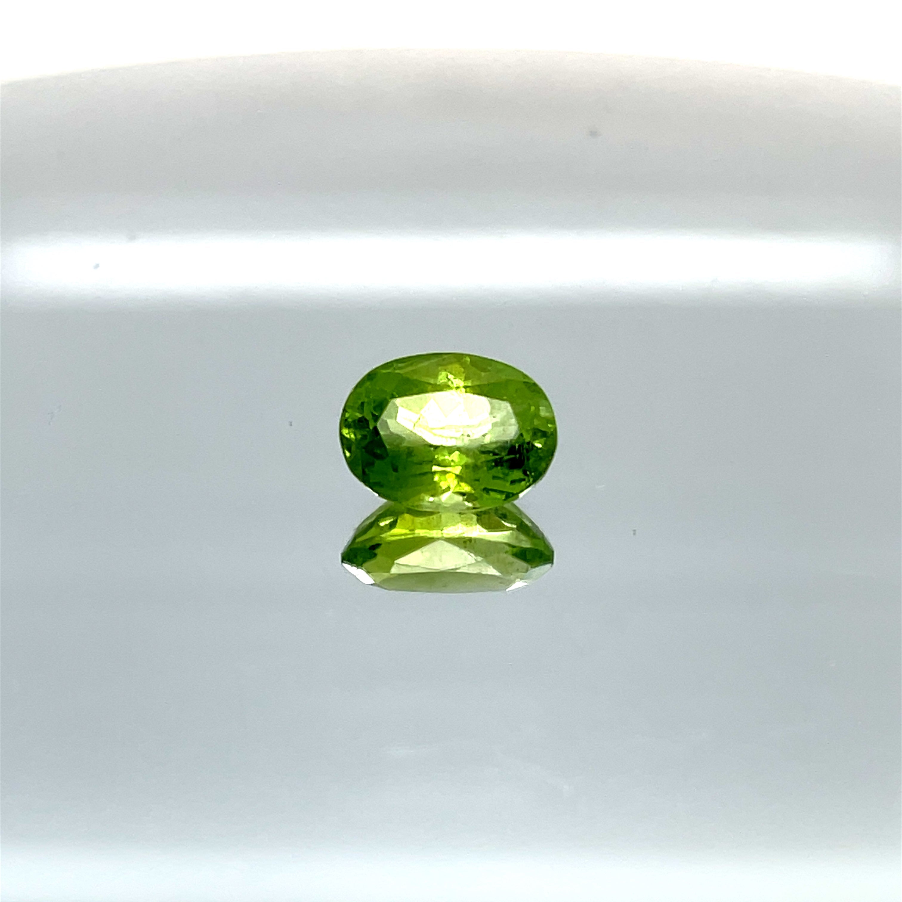 Natural Peridot 4.80 ct – Green, Oval Cut, Untreated
