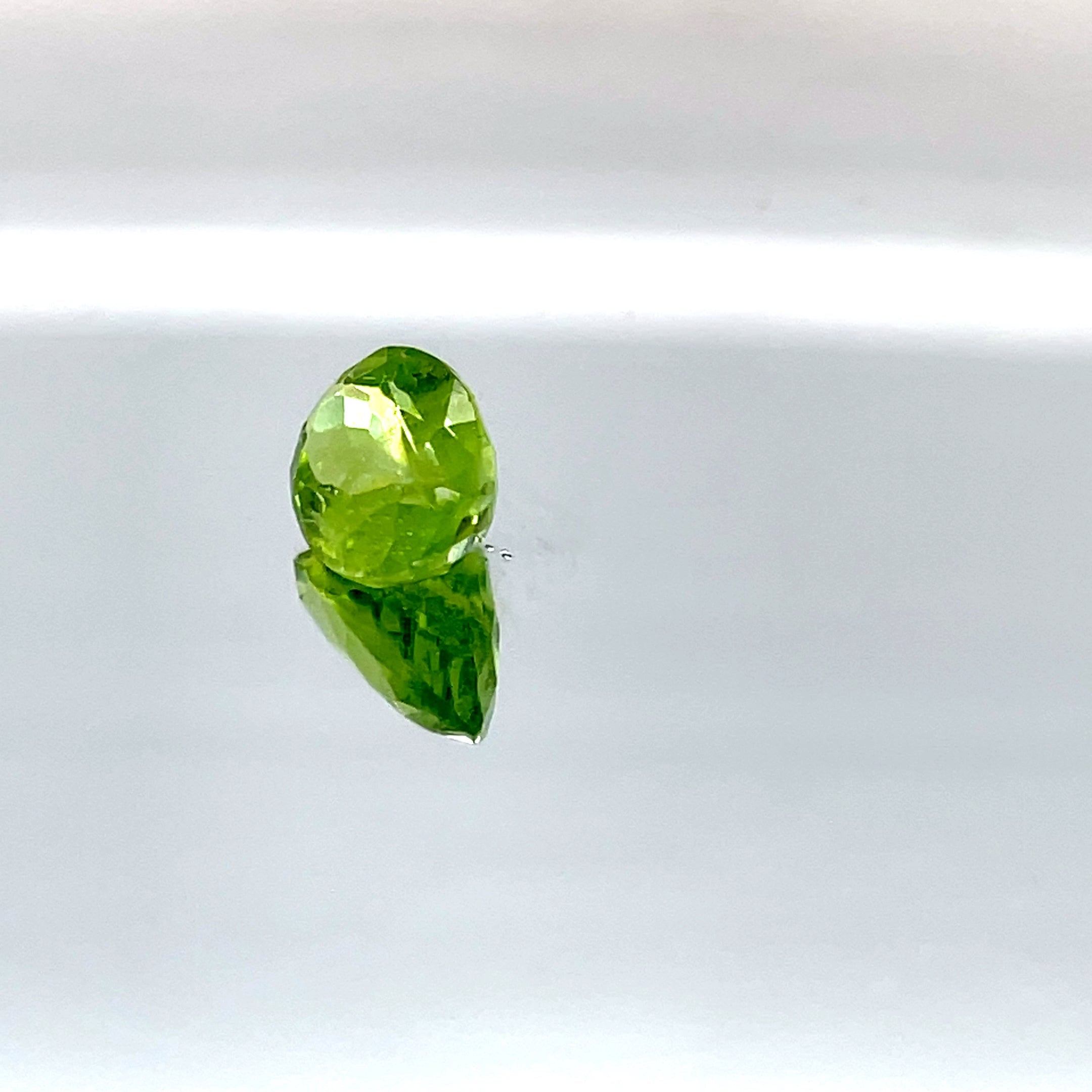 Natural Peridot 4.80 ct – Green, Oval Cut, Untreated