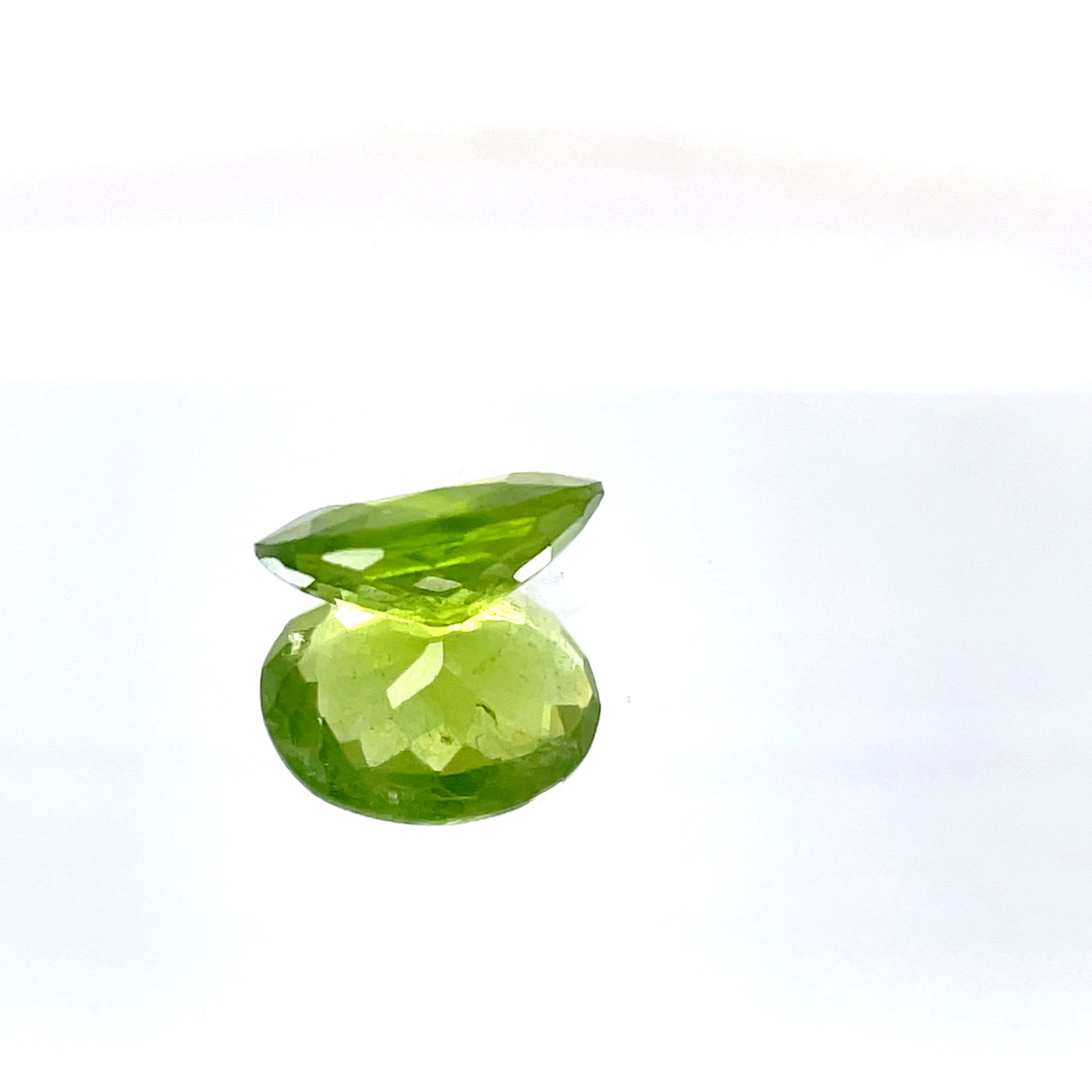 Natural Peridot 6.29 ct – Green, Oval Cut, Untreated