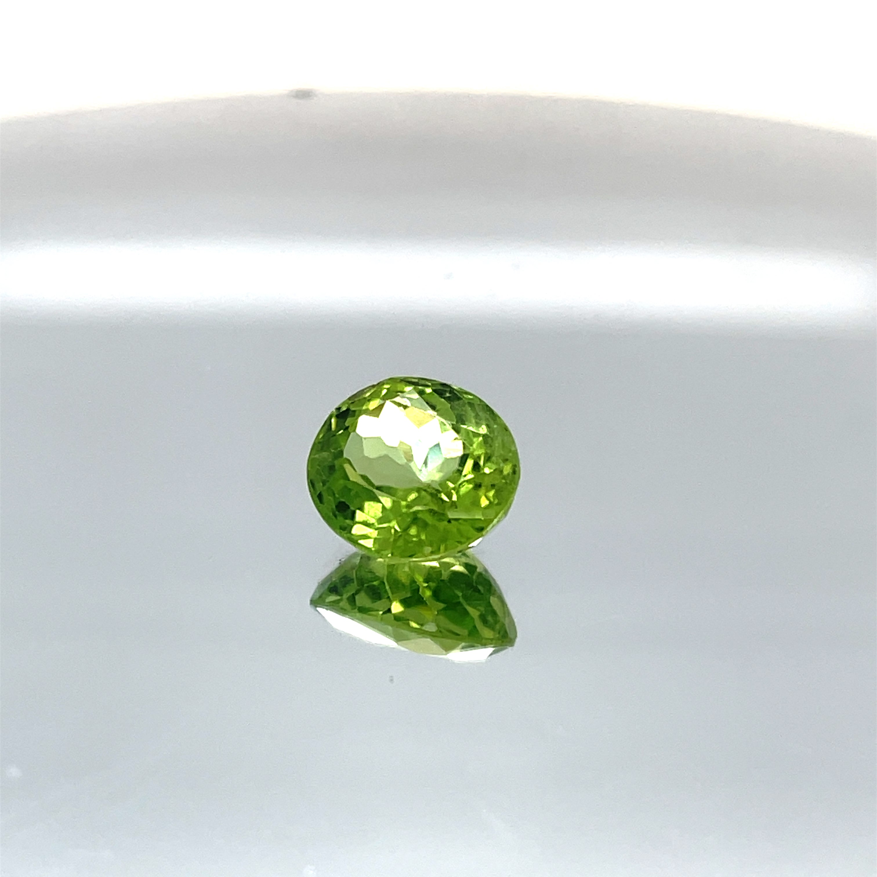 Natural Peridot 6.45 ct – Green, Oval Cut, Untreated