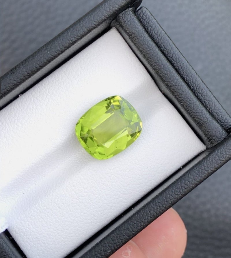 Natural Peridot 7.45 ct – Green, Cushion Cut, Untreated