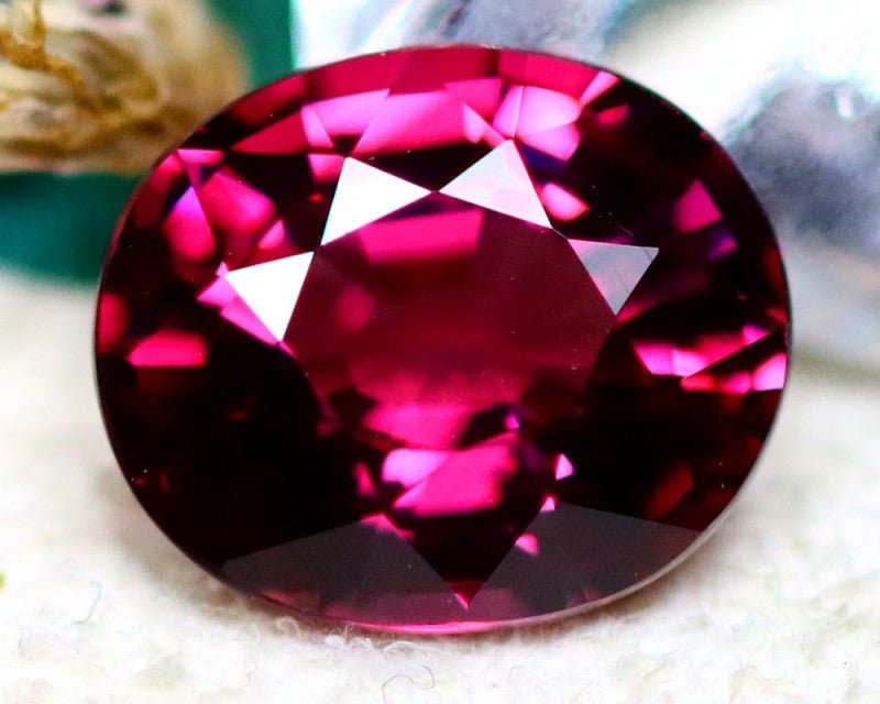 Natural Umbalite Garnet 2.58 ct – Oval Cut, Untreated