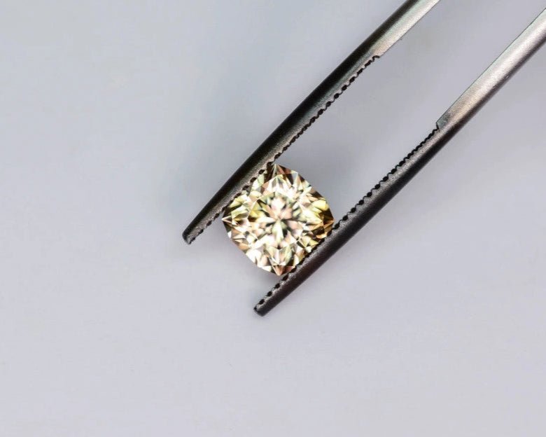 Natural Zircon 2.54 ct – Light Champagne, Cushion Cut, Untreated, Nigeria