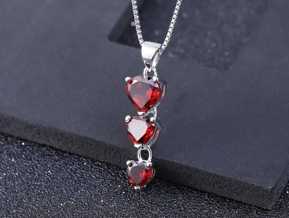 Silver 2.87 ct Garnet Pendant
