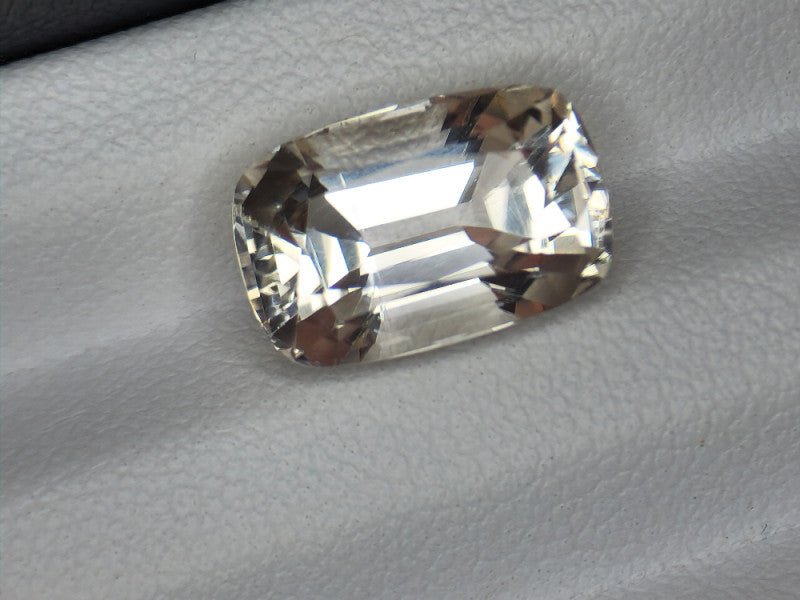 Spodumene 6.11 ct – Light Yellow, Cushion Cut, Untreated